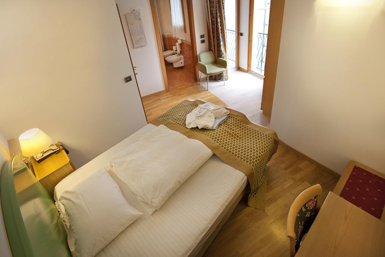 Hotel Venezia Malcesine Kültér fotó